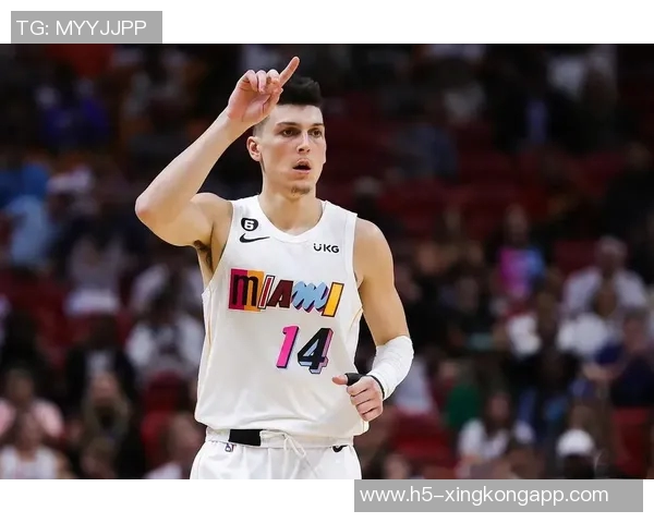 希罗三分球达成千记里程碑邓罗希尔德紧随其后库里位列历史第七