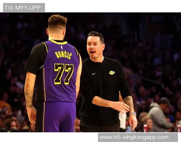 肯扬马丁直言湖人球员对雷迪克缺乏尊重只因他不敢批评詹姆斯与东契奇 肯扬马丁直言湖人球员对雷迪克缺乏尊重只因他不敢批评詹姆斯与东契奇