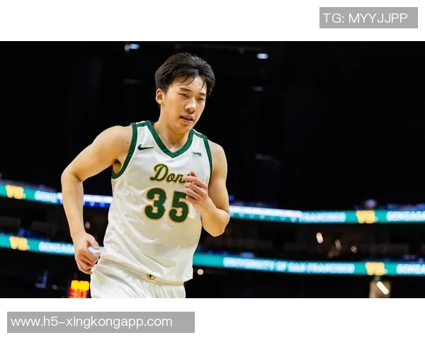 媒体人分享淡厚然NCAA新赛季媒体照展现岁月痕迹与沧桑感